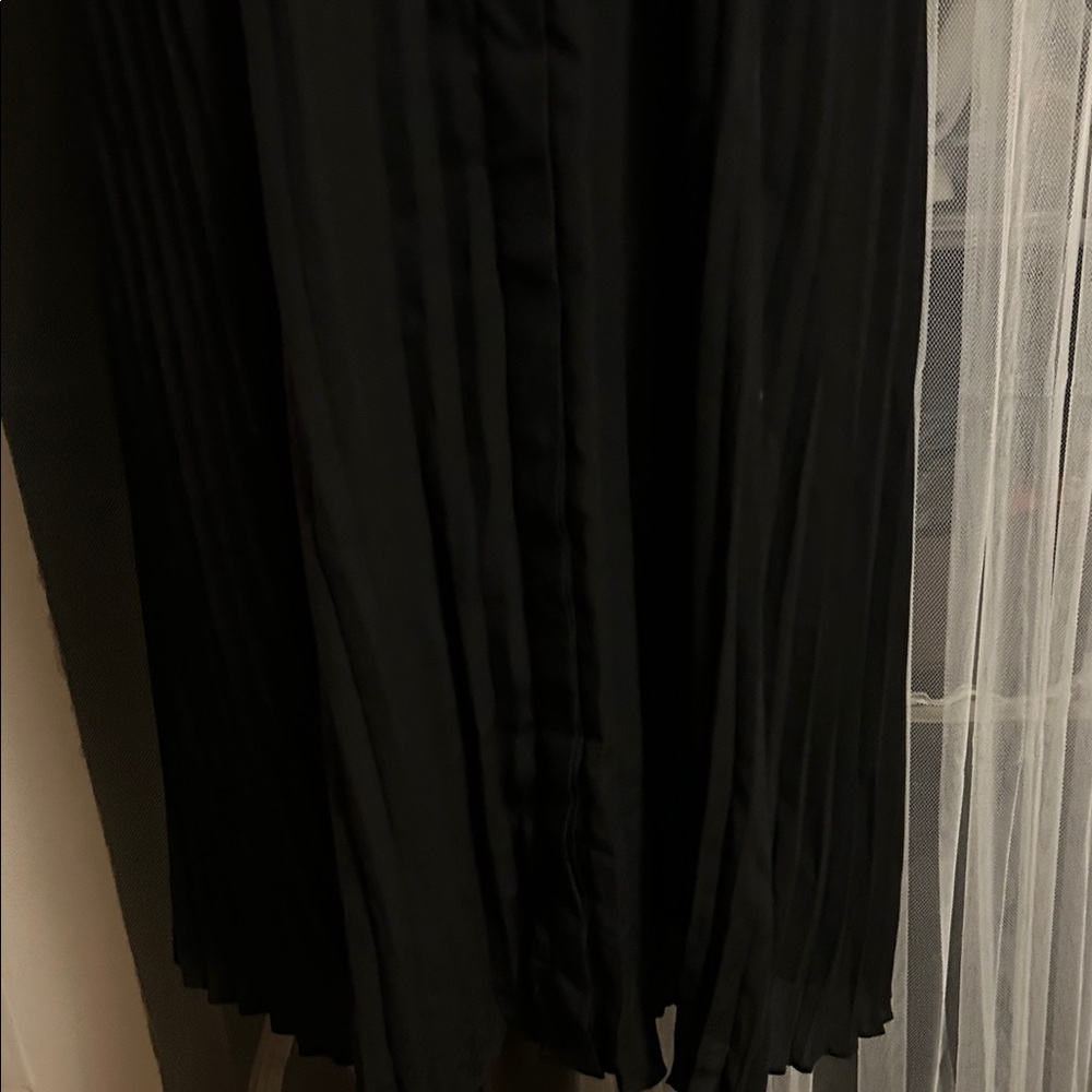 Chic Black Pleated Dress - Picture 4 of 11